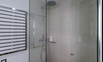 appartement_lucas_haus_astoria_weinberg_14_kirchberg_badezimmer_dusche.jpg
